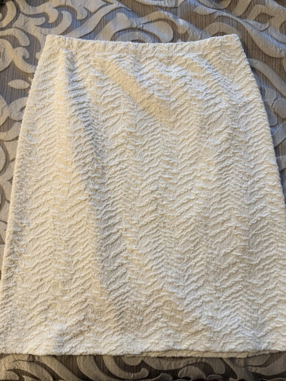 J. McLaughlin Gable Skirt Cream Tigre Jacquard Stretch Straight Size Small NEW